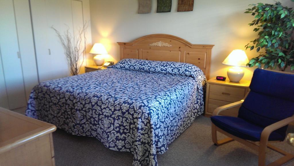Montauk Manor Hotel Phòng bức ảnh A bed with a duvet
