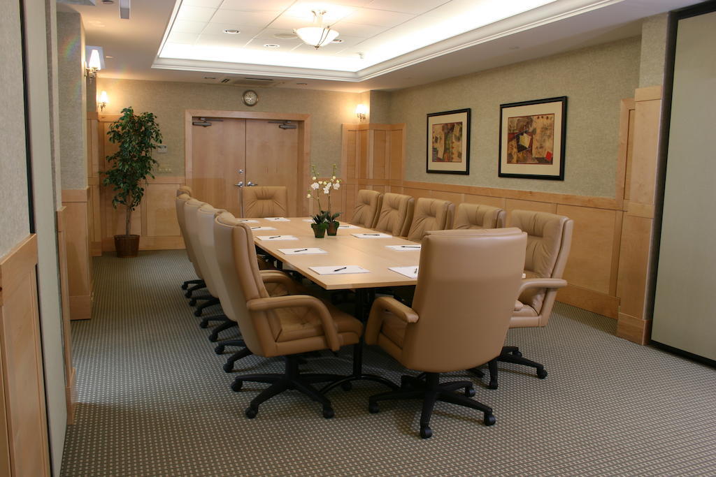 Montauk Manor Hotel Ngoại thất bức ảnh A boardroom